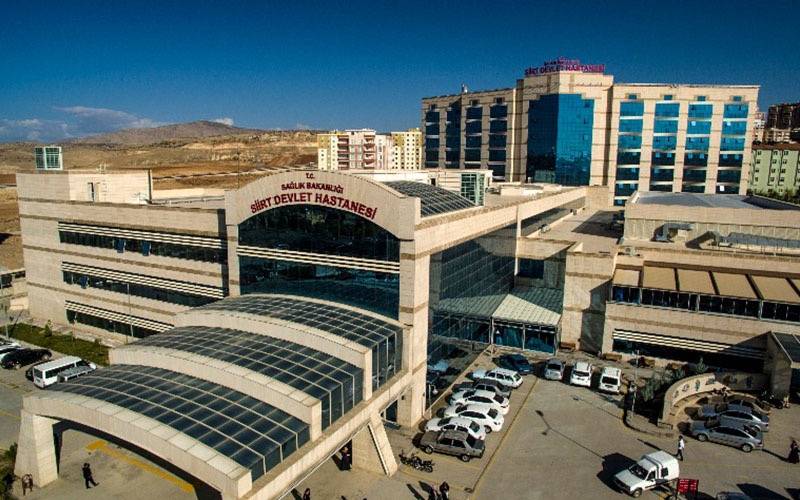 Siirt Eğitim ve Araştırma Hastanesi doktor istifaları ile gündeme geldi.